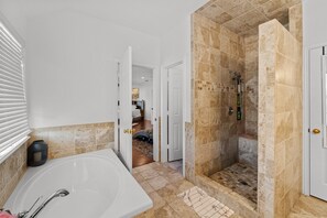 Shower, jetted bath, hair dryer, towels - Family Friendly Hurst Home with Salwater Poo,l Fireplace, and Spacious Layout (Hurst)