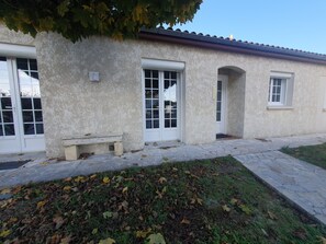 Exterior detail - Cosy villa, 6 pers, 800m from the beach, large garden (Fouras)