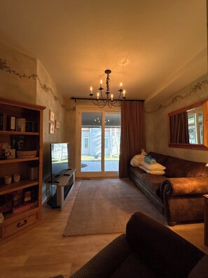 TV, fireplace - Snowcreek Resort Vacation Rental 511 (Mammoth Lakes)