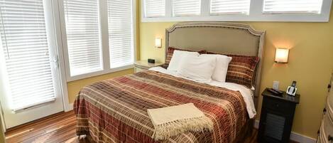 1 habitación, tabla de planchar con plancha, wifi gratis y ropa de cama