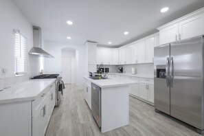 微波炉、烤箱、炉灶、洗碗机