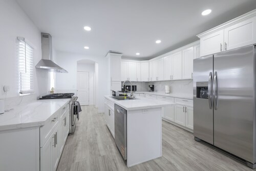 Resort-Style 5-Bedroom Oasis with Pool