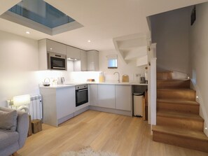 Máy rửa bát, dụng cụ nấu nướng/bát dĩa/dao nĩa 