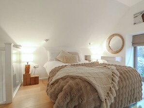 1 Schlafzimmer, individuell dekoriert, individuell eingerichtet