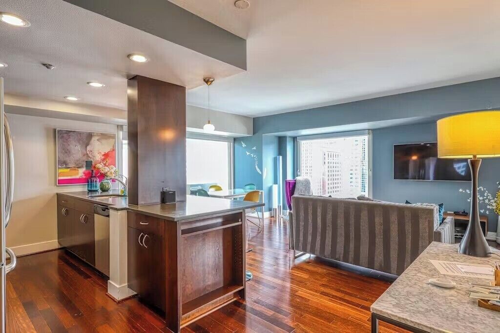 2br Waterfront Urban Getaway With Gym And Pool - Burien, WA
