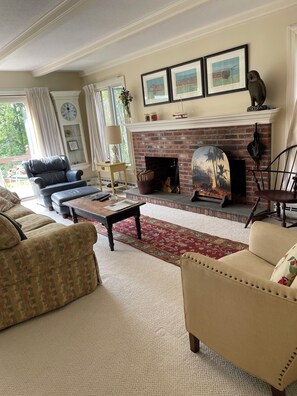 Living area - Cozy 3 BR Quechee Condo for Short or Long Stays in 2026 (Hartford)