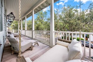 Property grounds - Gulf View Home with Screened-In Porch, and a 1-Min Walk to the Beach (Rosemary Beach)