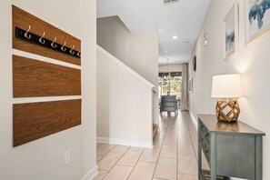 Interior - Spacious 4 Bed, 3 Bath Home Min To Disney w/ POOL (Kissimmee)