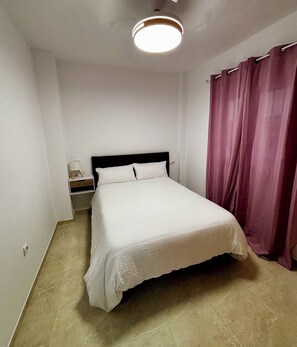 2 makuuhuonetta, silitysrauta/-lauta, ilmainen Wi-Fi, vuodevaatteet