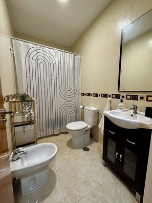 Hair dryer, bidet, towels, soap - Apartment Maremia - 2 Bedroom - Ideal Family Beach House Nearby (6 people) (San Fernando)