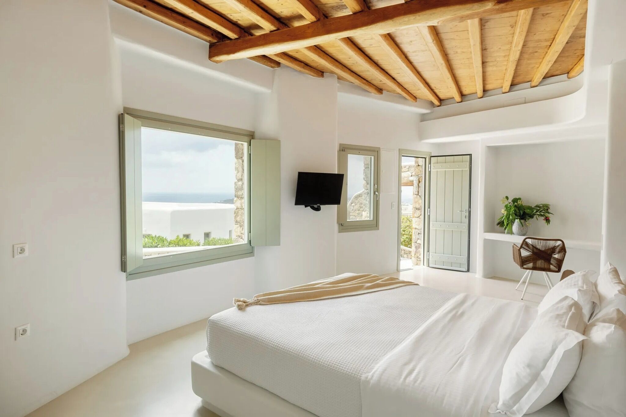 Vila luxo, vários quartos, piscina particular, vista para o mar | Roupas de cama premium, cofres nos quartos, escrivaninha