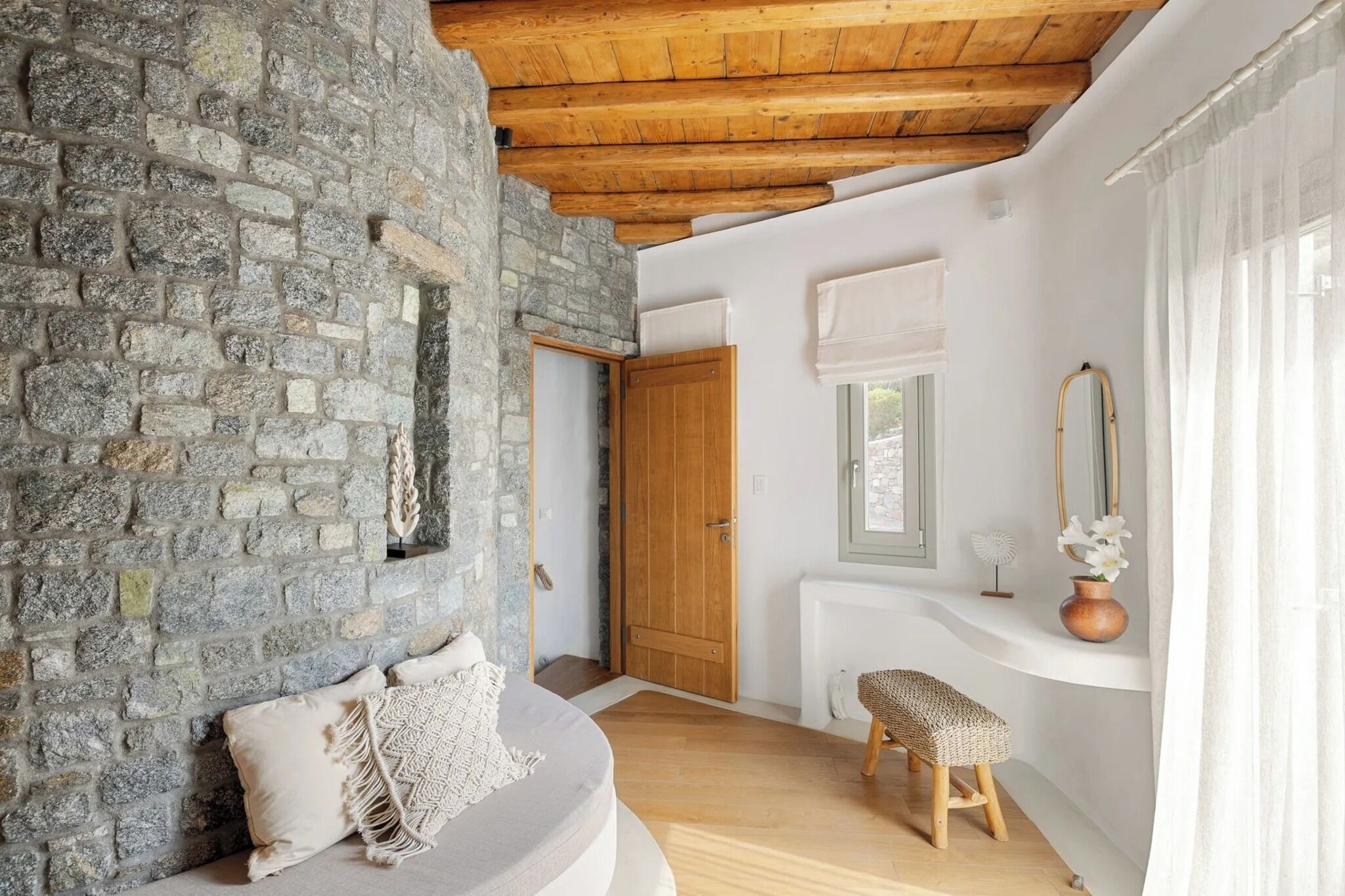 Vila luxo, vários quartos, piscina particular, vista para o mar | Roupas de cama premium, cofres nos quartos, escrivaninha