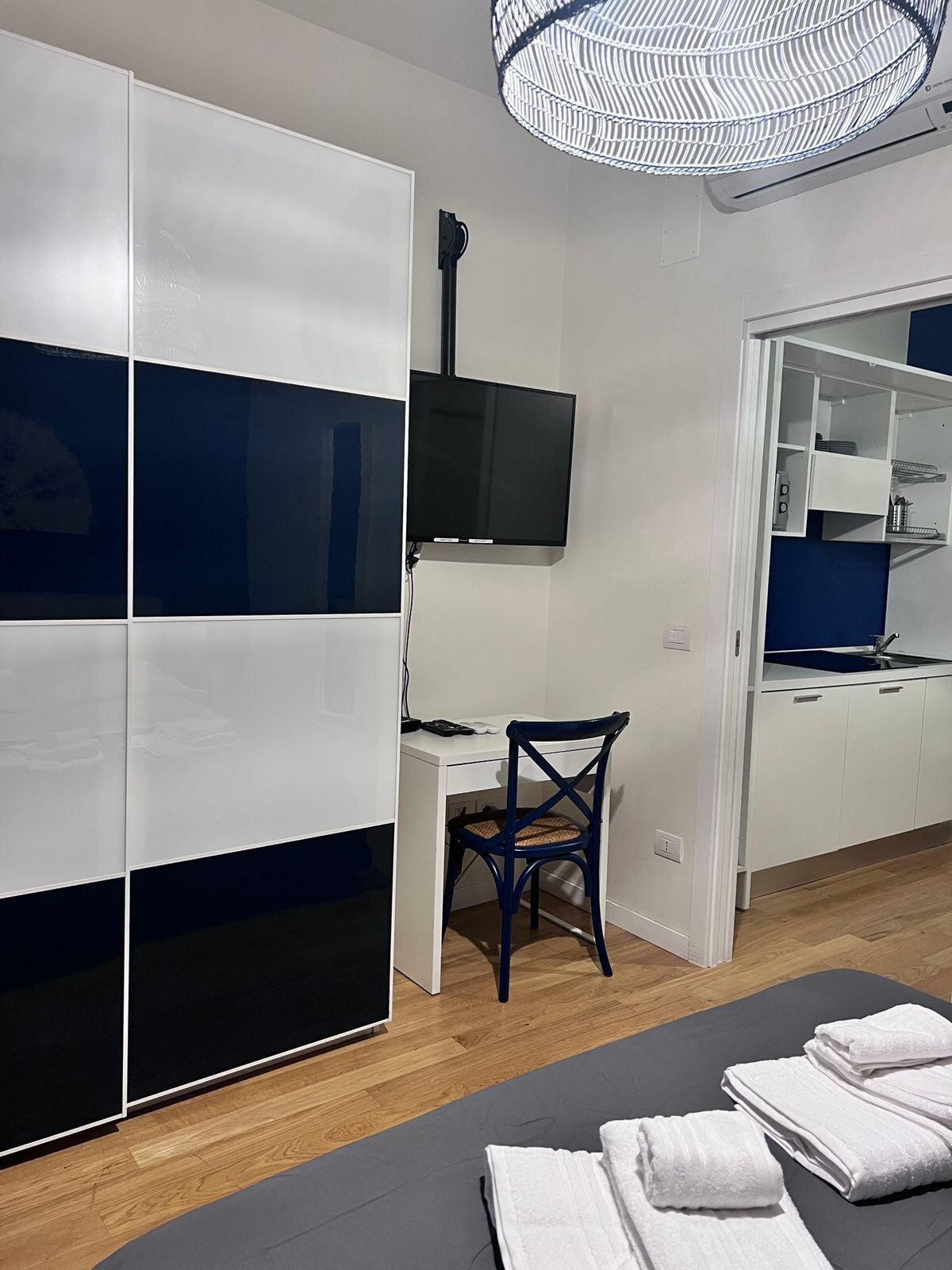 1 chambre, fer et planche à repasser, Wi-Fi, literie fournie