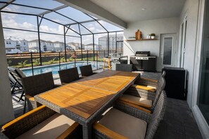 Outdoor dining - Luxury 5BR Home w/ Pool, Cinema, PS5 & Game Room (Clermont)