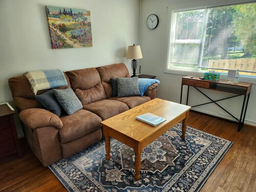 Viola Suite #1 / 1 bed, 1.5 Bath, Pets Welcome!
