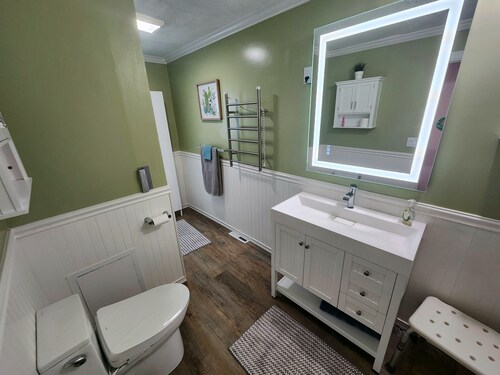 Viola Suite #1 / 1 bed, 1.5 Bath, Pets Welcome!
