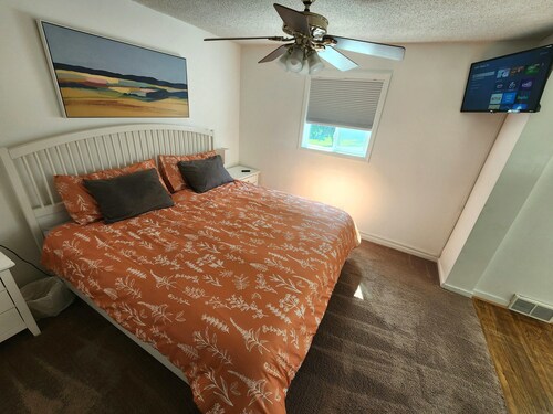 Viola Suite #1 / 1 bed, 1.5 Bath, Pets Welcome!