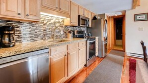 Leilighet, flere senger, fjellutsikt (Wild Irishman 2 bed 1 and half bath W) | Eget kjøkken