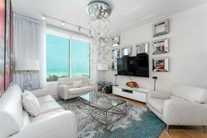 TV, computer monitors - Sapphire 601 - By GISO Vacation Rentals (South Padre Island)