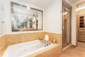 Hair dryer, towels - Sapphire 601 - By GISO Vacation Rentals (South Padre Island)