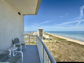 Property grounds - Sapphire 2001 - By GISO Vacation Rentals (South Padre Island)