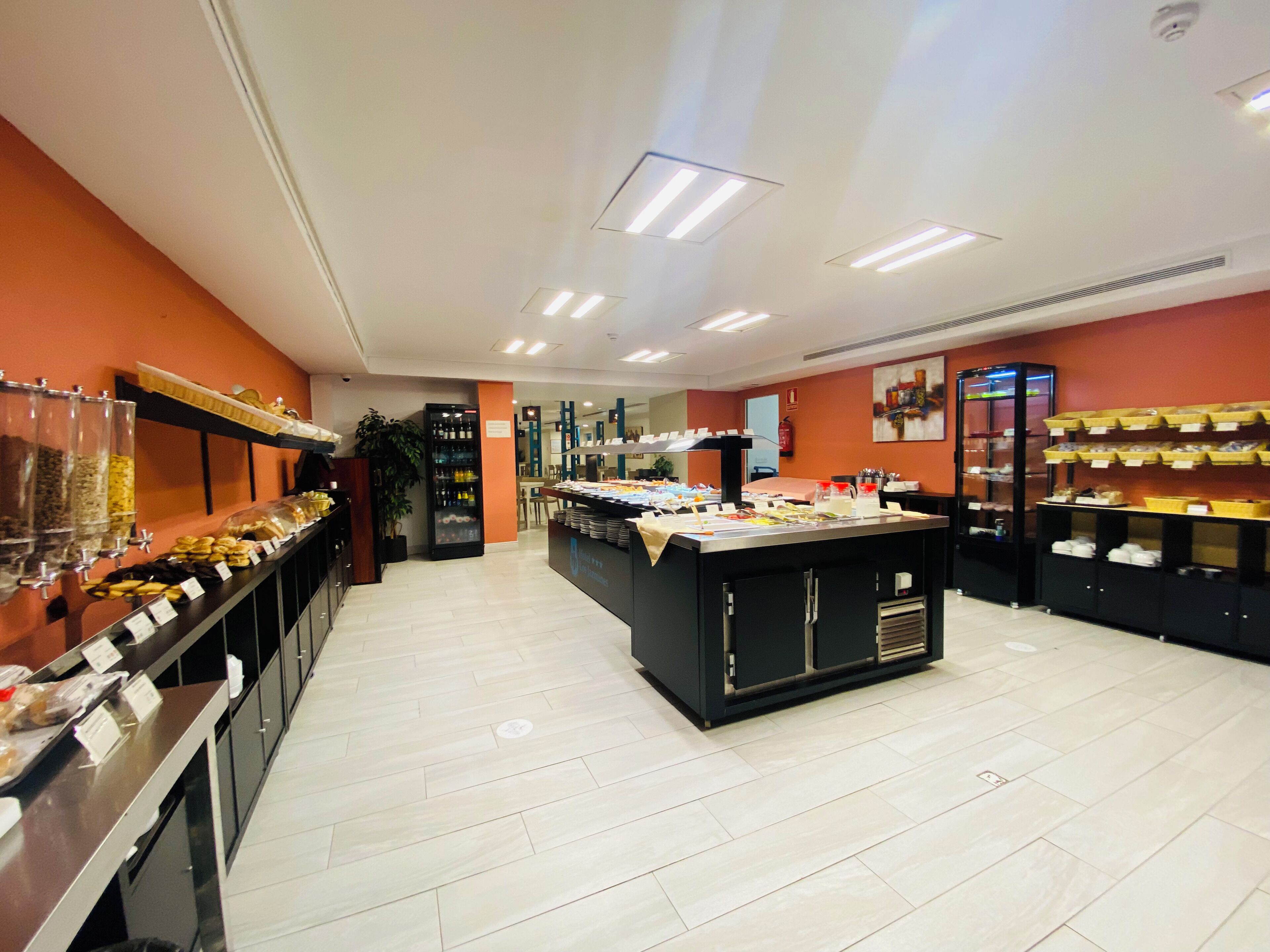 Dagelijks ontbijtbuffet (EUR 15 per persoon)