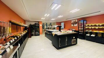 Dagelijks ontbijtbuffet (EUR 15 per persoon)