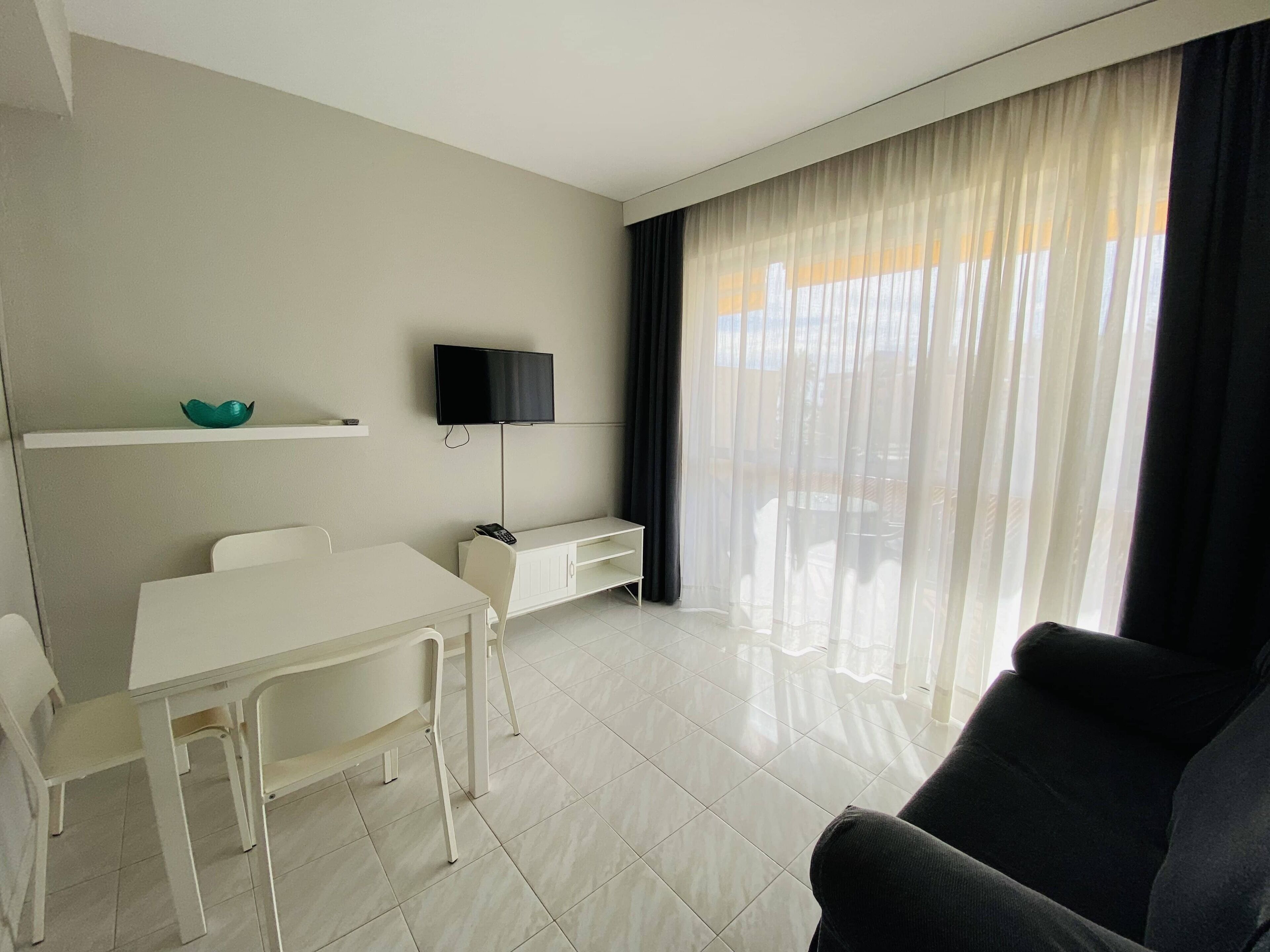 Family Apartment, Partial Sea View | Living area