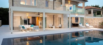 Villa Jadranka | Seafront | Heated Infinity Pool | Short Walk to Cavtat