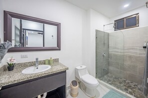 Dusche, Handtücher, Seife, Shampoo