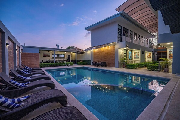 Pool - Casa Havana Jaco – Your Private 17-Bedroom Oasis in the Heart of Jaco Beach (Puntarenas Province)