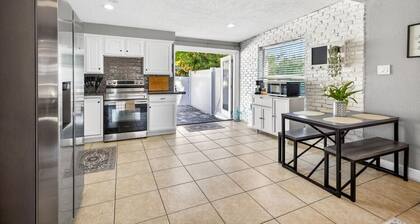 Pet-Friendly Pool + Putting Green | Seminole