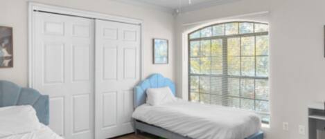 4 bedrooms, WiFi, bed sheets