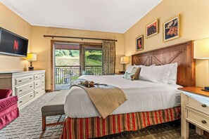 Individually decorated, individually furnished, laptop workspace - Lodge at Mountaineer Square (Crested Butte)