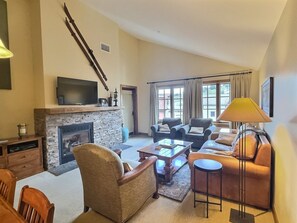 尊貴公寓客房, 露台, 庭園景 | 客廳