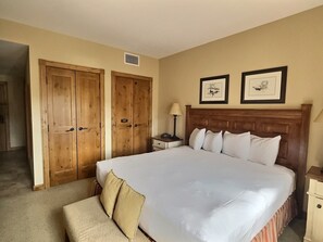 Premier Condo, Patio, Courtyard View | Free WiFi - Lodge at Mountaineer Square (Crested Butte)