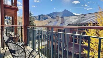 Apartamento Signature, balcón, vistas a la montaña | Terraza o patio