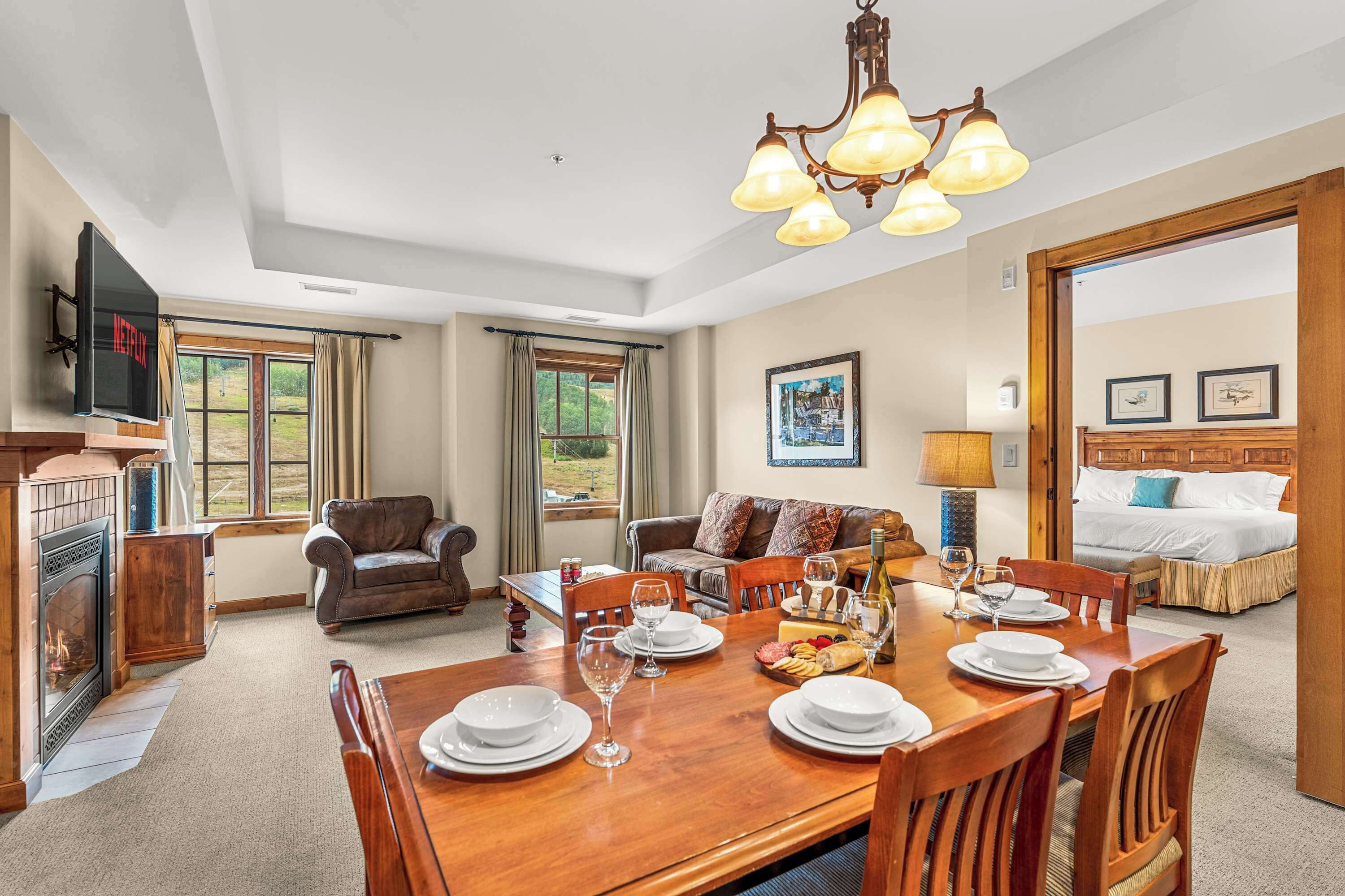 Signature Condo, Balcony, Mountain View | Free WiFi