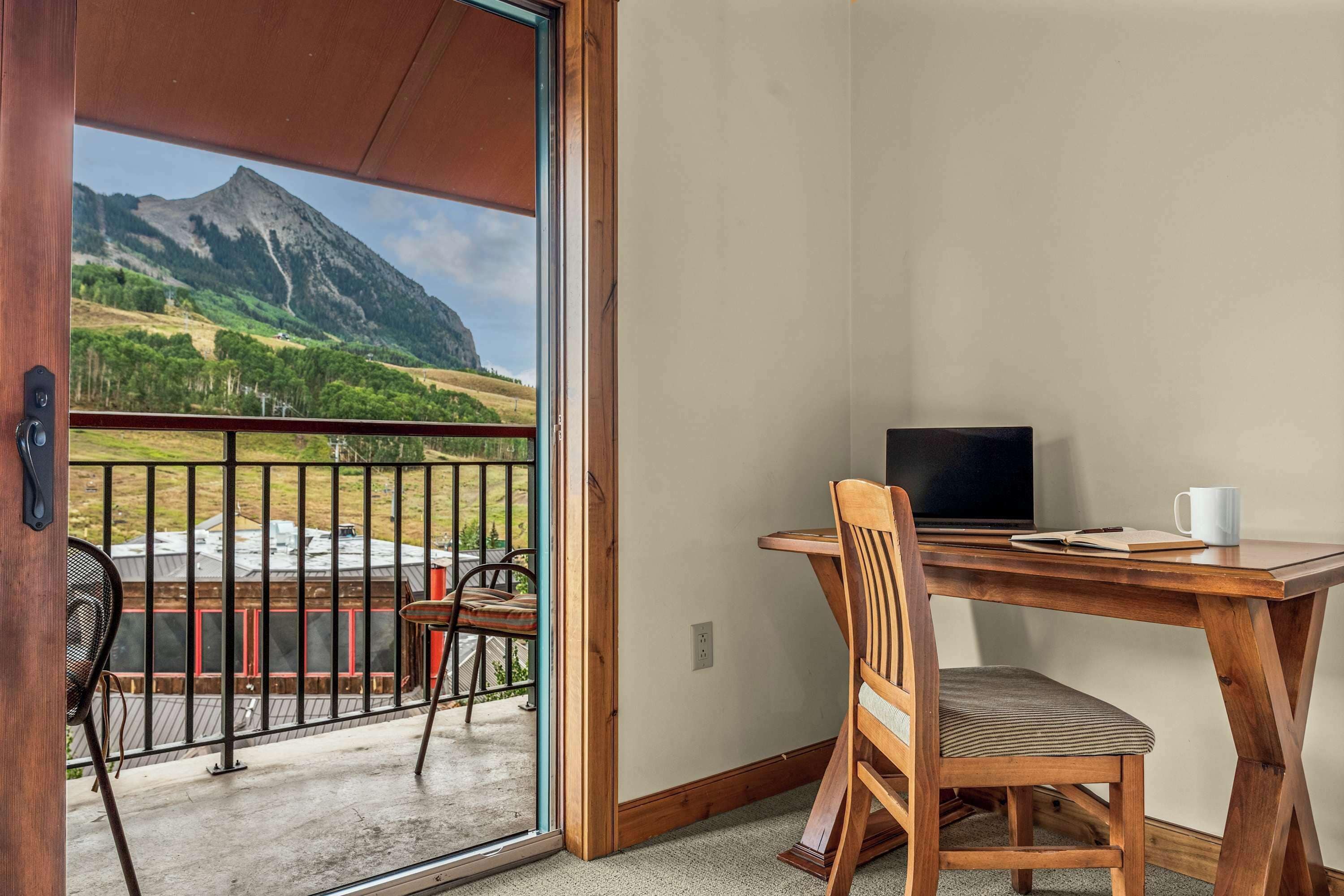 Individually decorated, individually furnished, laptop workspace