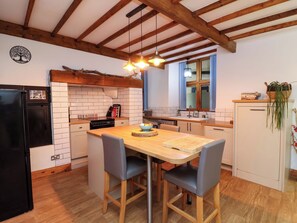 Cottage | Interior - Baywatch (Lynton)