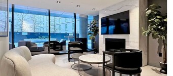 Luxury Condo with Home Office in heart of downtown