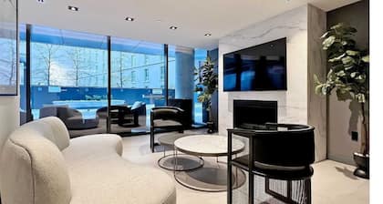 Luxury Condo with Home Office in heart of downtown