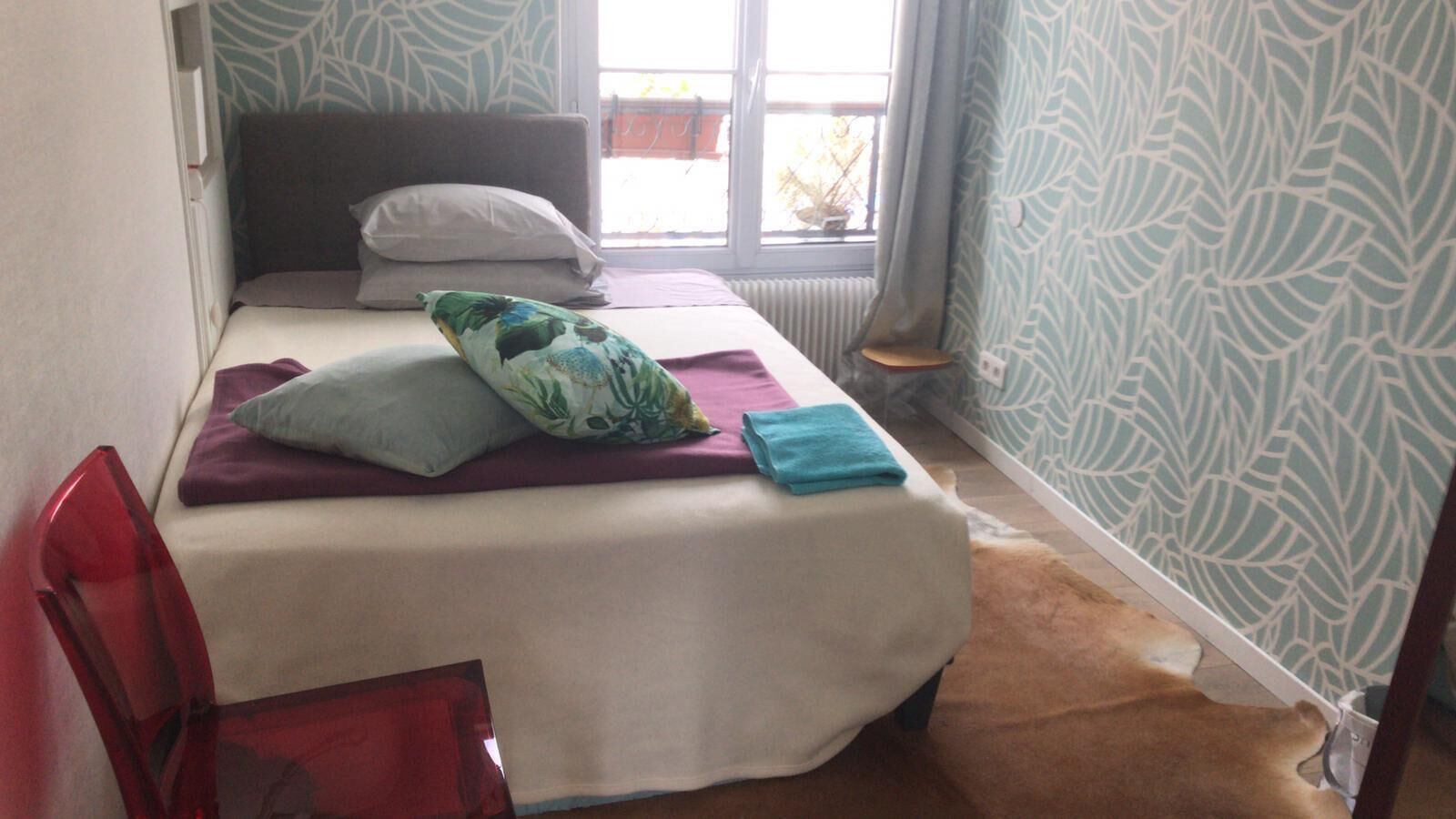 Iron/ironing board, internet, bed sheets