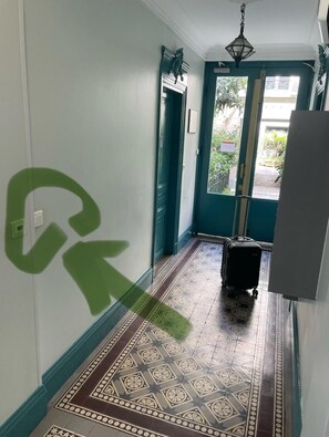 المنشأة من الداخل