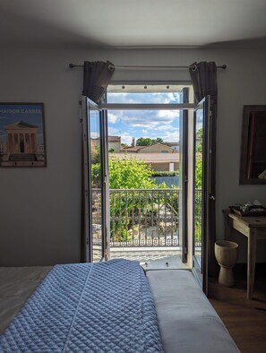 Double Room | Free WiFi - La Fontaine aux Poissons Rouges (Moussac)