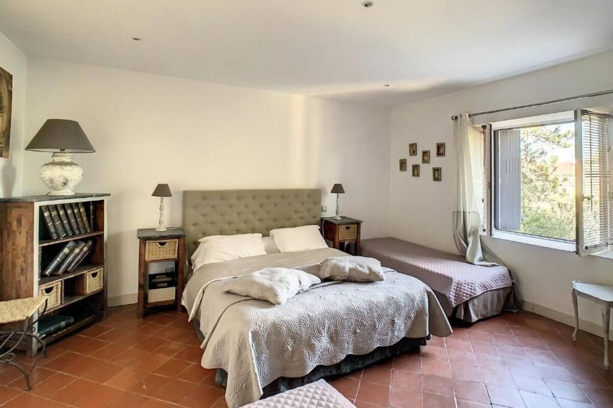 Family Room | Free WiFi