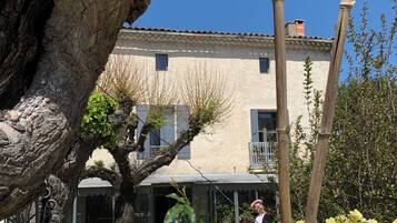 Chambre Triple Classique | Terrasse/Patio