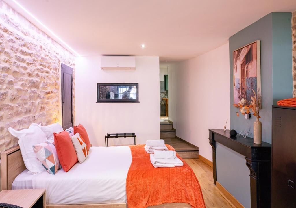 1 bedroom, WiFi, bed sheets