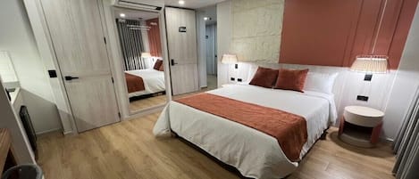 4 bedrooms, in-room safe, iron/ironing board, free WiFi