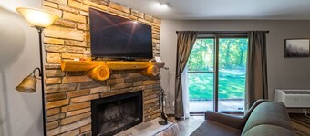 Walnut Fireside Deluxe Suite @ the Inn